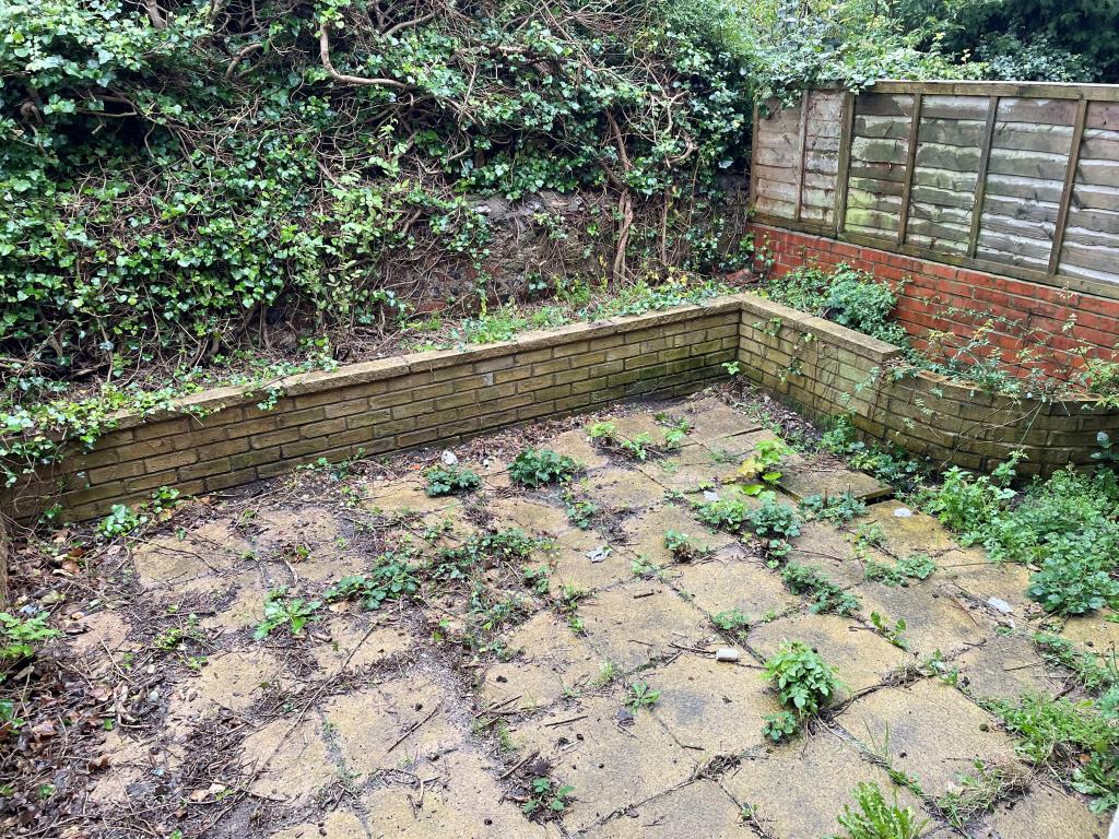 Lot: 109 - HOUSE IN NEED OF REFURBISHMENT AND REPAIR - Walled rear patio with paving
